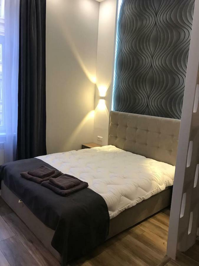 New Appartment-Studio Іn The Center Of リヴィウ エクステリア 写真