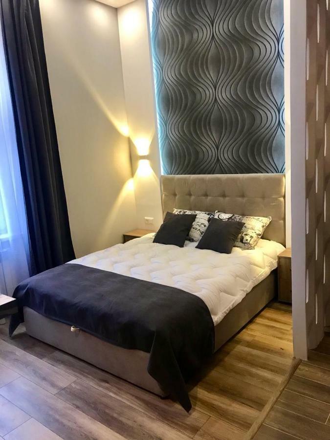 New Appartment-Studio Іn The Center Of リヴィウ エクステリア 写真