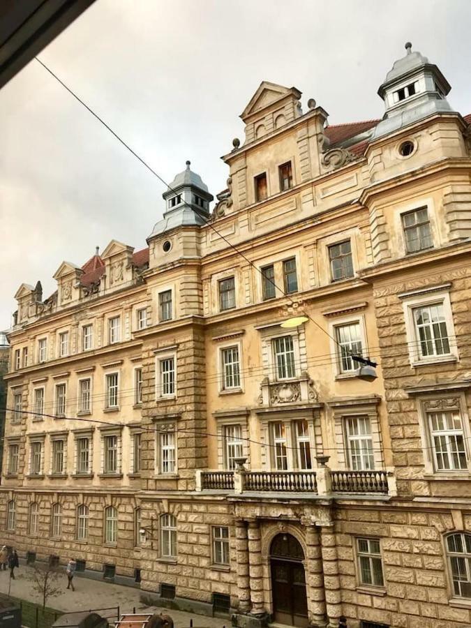 New Appartment-Studio Іn The Center Of リヴィウ エクステリア 写真