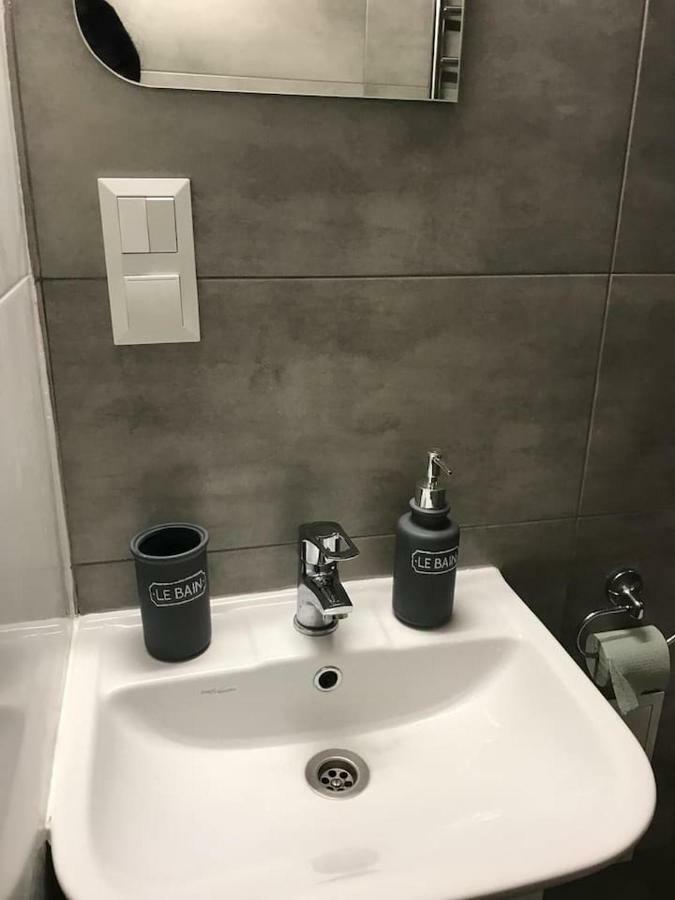 New Appartment-Studio Іn The Center Of リヴィウ エクステリア 写真